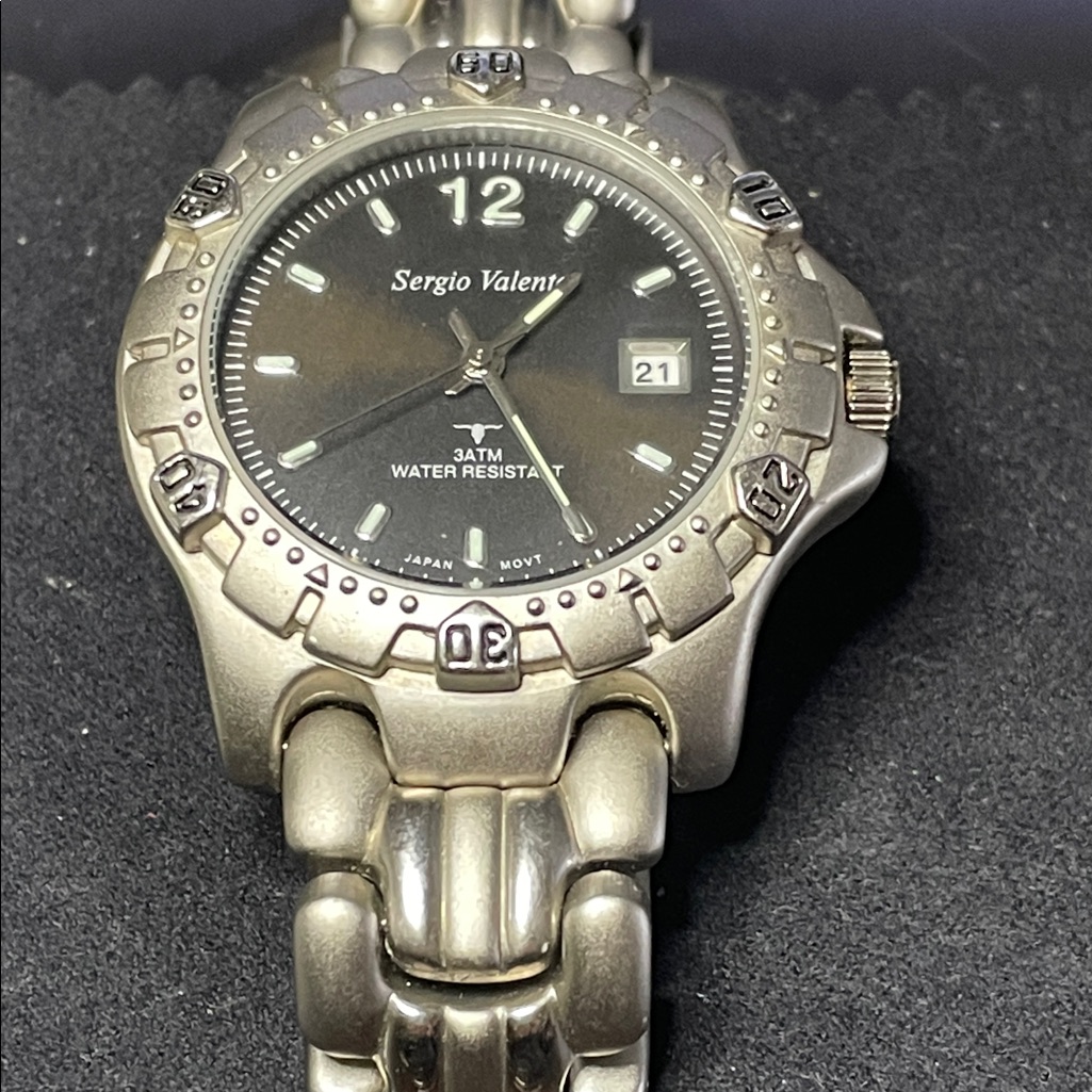 Sergio Valente Silver Timepiece With Black Dial Sergio Valente Silver Timepiece With Black Dial